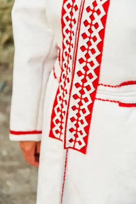 Mustjala naine kasuka ja sarikülliga, 19. saj