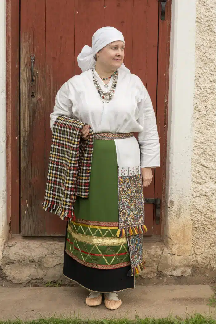 Viljandimaal alustab rahvarõivakool