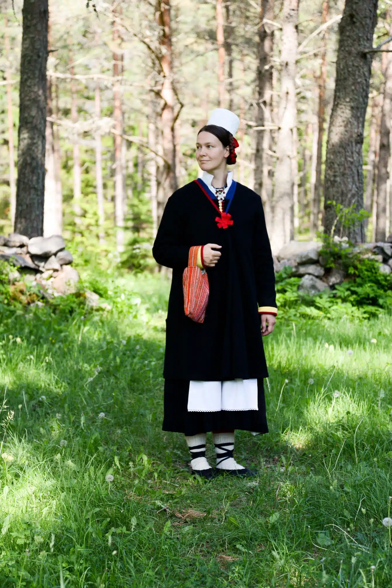 Vormsi naise rahvarõivad, 19. saj