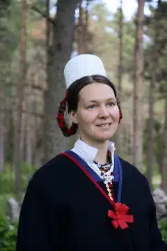 Vormsi naise rahvarõivad, 19. saj