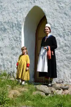 Vormsi naise rahvarõivad, 19. saj