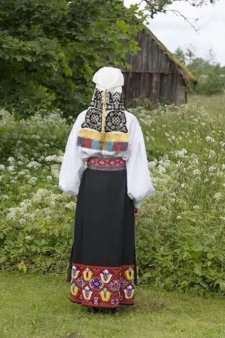 Põltsamaa naise rahvarõivad, 18. saj