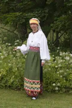Põltsamaa naise rahvarõivad, 18. saj