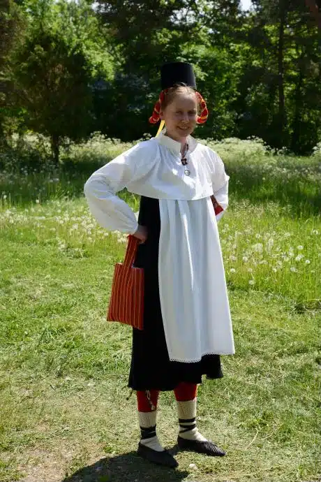 Vormsi neiu rahvarõivad, 19. saj