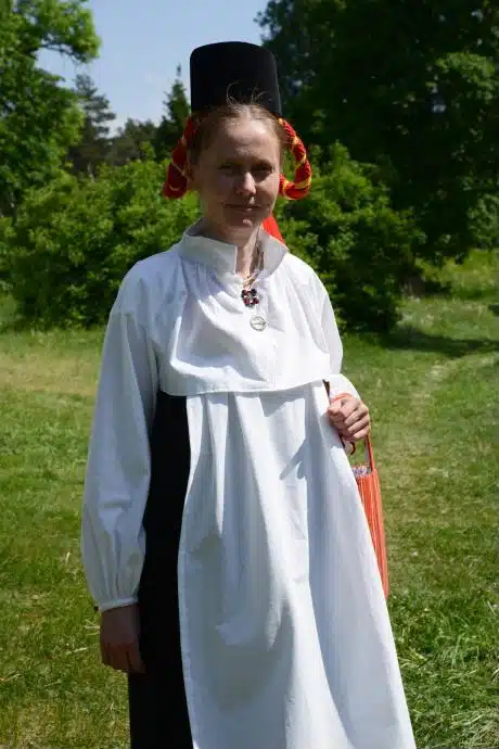 Vormsi neiu rahvarõivad, 19. saj