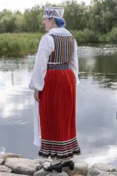 Karja noore naise rahvariided, 19. saj I pool