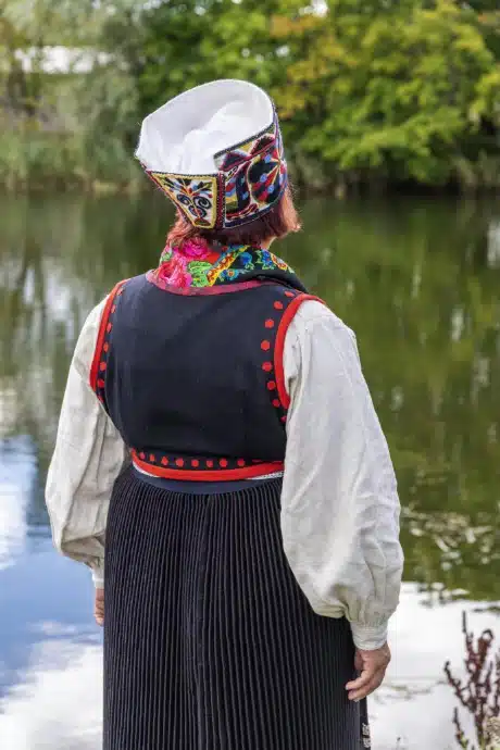 Kihelkonna naise rahvariided, 19. saj algus