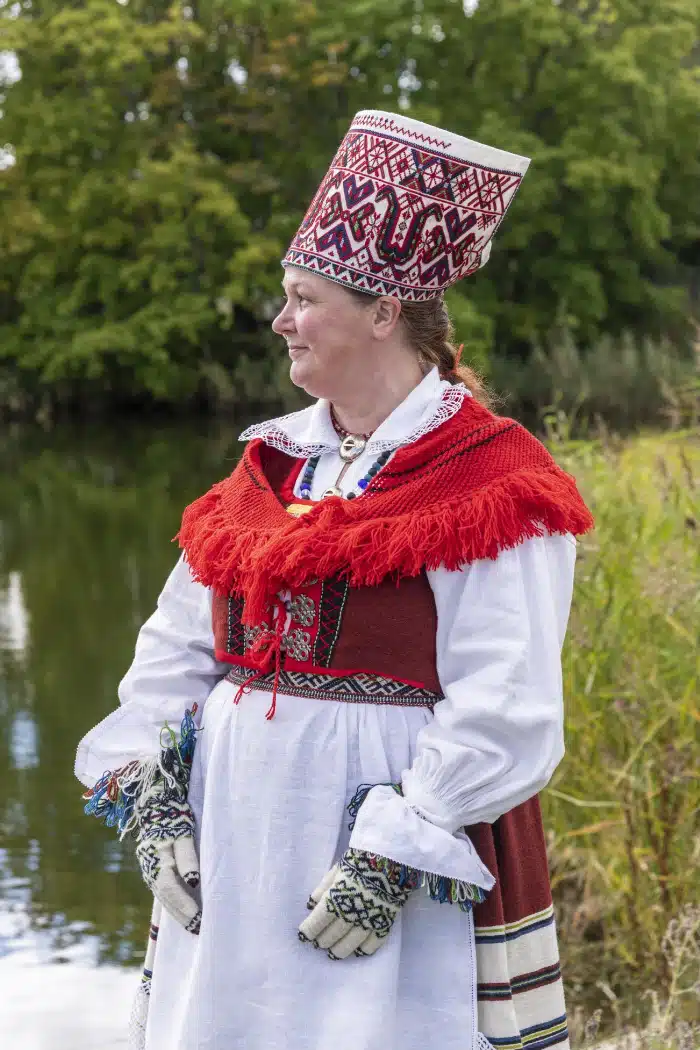 Saaremaa käsitööseltsi KadakMari KINDANÄITUS Kuressaare Ametikoolis Saaremaa käsitööseltsi KadakMari KINDANÄITUS Kuressaare Ametikoolis