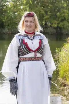 Pöide naise rahvariided. 19. sajandi I pool