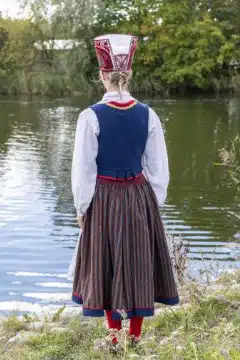 Kaarma naise rahvariided, 19. saj