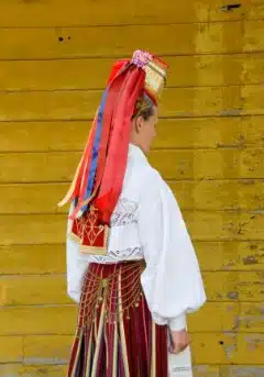 Pühalepa pruudi rahvarõivad