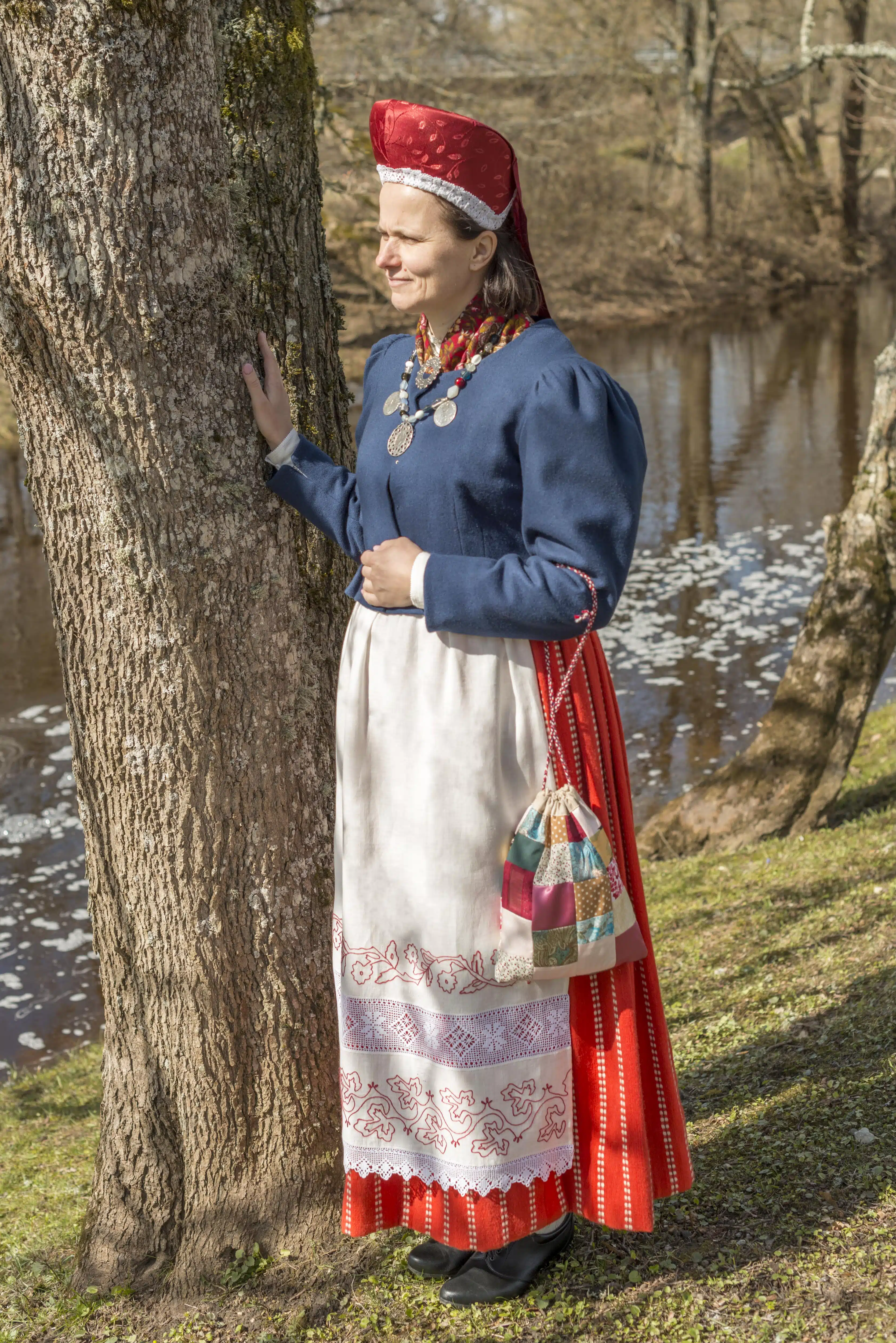 Varbla naise rahvarõivad, 19. saj lõpp
