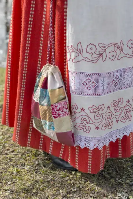 Varbla naise rahvarõivad, 19. saj lõpp