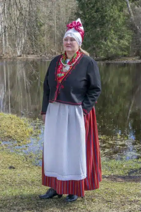 Saarde naise rahvarõivad, 19. saj II pool