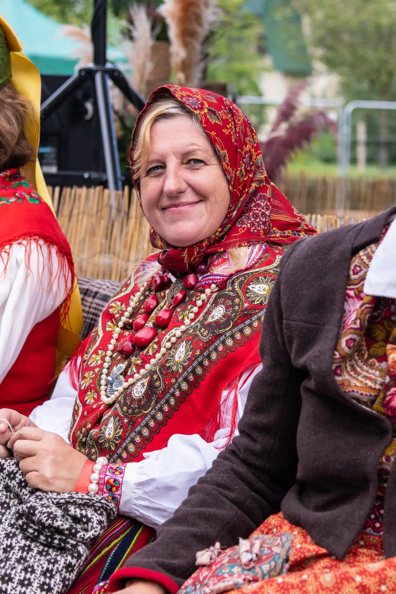 Elli Karjam Kihnu rahvarõivais