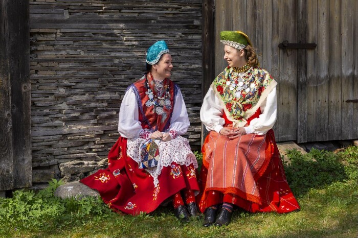 Lihula naiste rahvarõivad