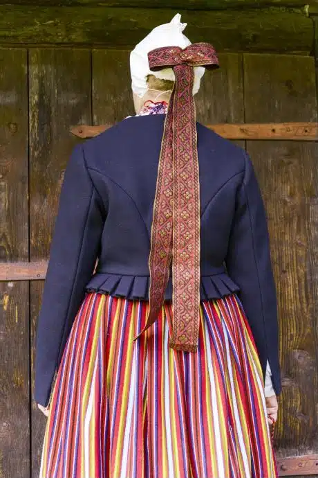 Maarja-Magdaleena naise rahvarõivad, 19. sajandi keskpaik