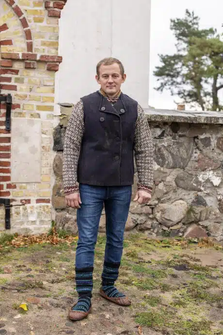 Kihnu mees troi ja kasukvestiga