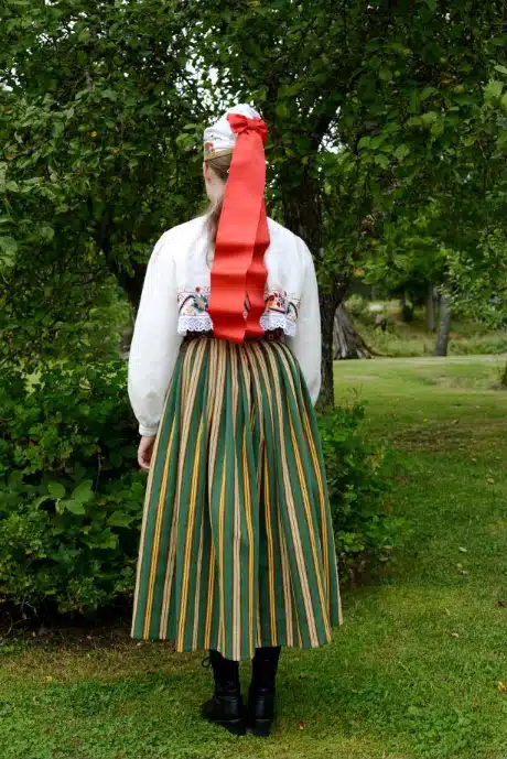 Iisaku naise rahvarõivad, 19. saj keskpaik