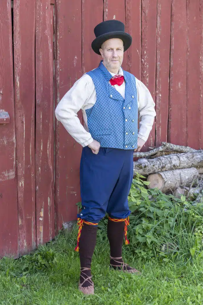 Raplas alustab jaanuaris meeste rahvarõivaste valmistamise kursus Raplas alustab jaanuaris meeste rahvarõivaste valmistamise kursus