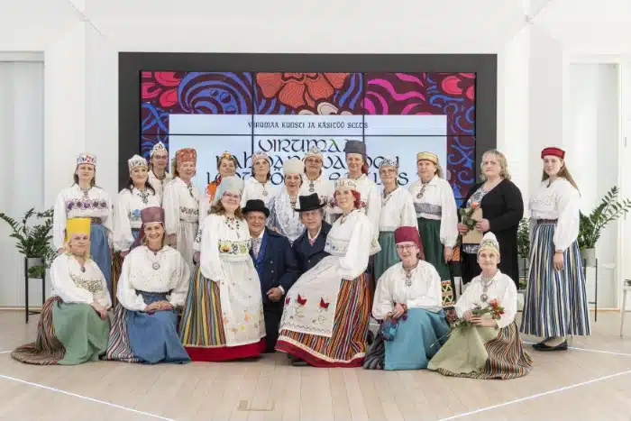 Virumaa rahvarõivakooli lõpetamisel esitleti kauneid rahvarõivaid