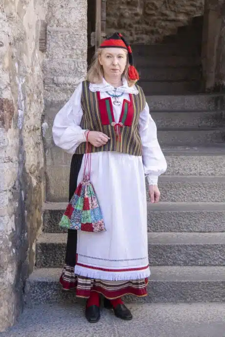 Püha naise rahvariided, 19. saj