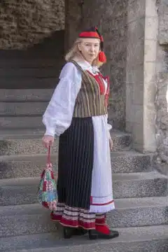 Püha naise rahvariided, 19. saj