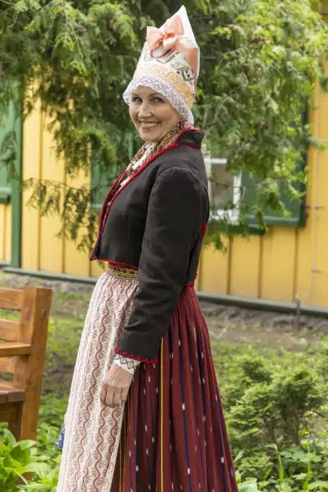 Audru naise rahvarõivad, 19. saj keskpaik