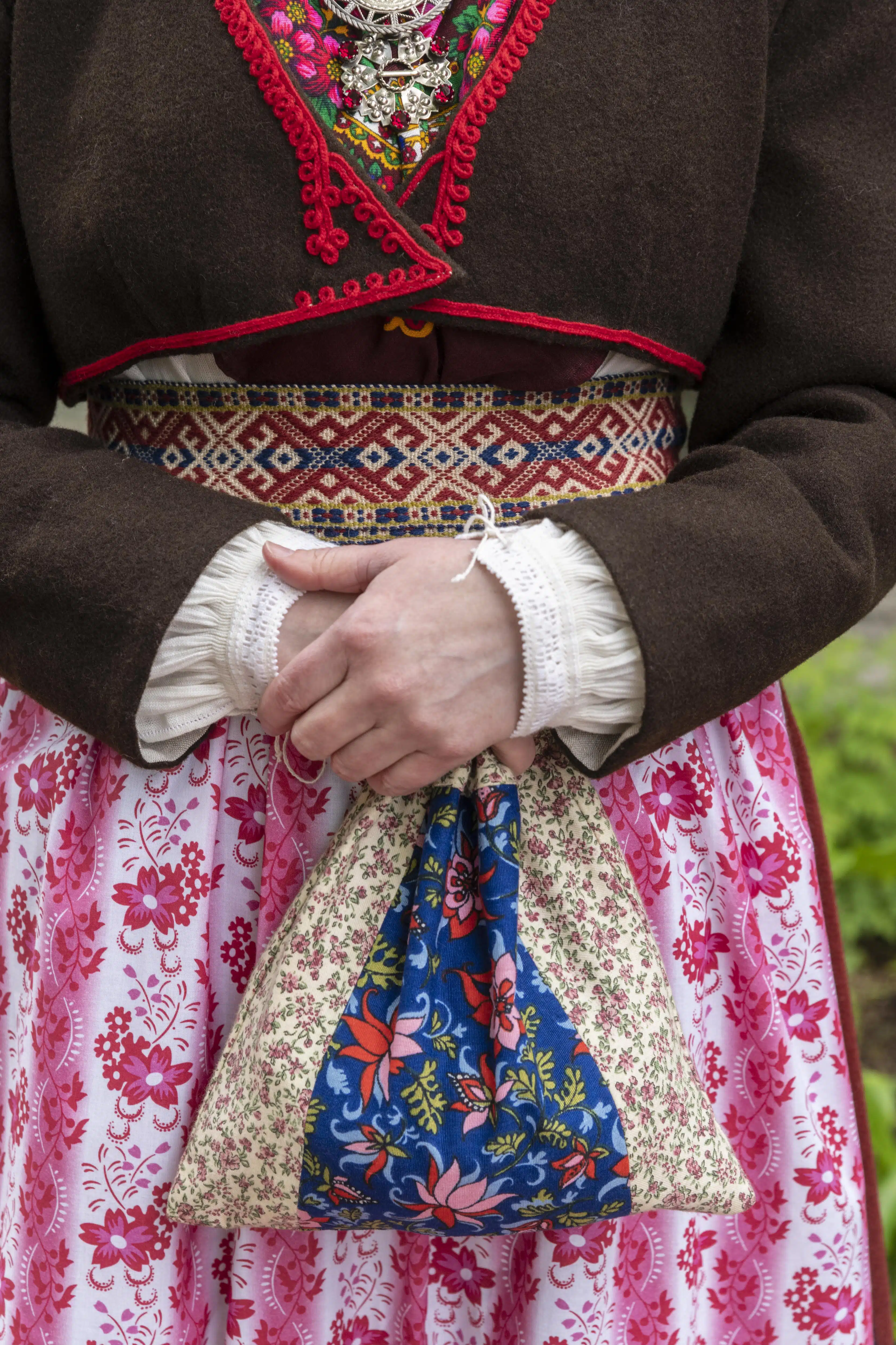 Audru naise rahvarõivad, 19. saj keskpaik
