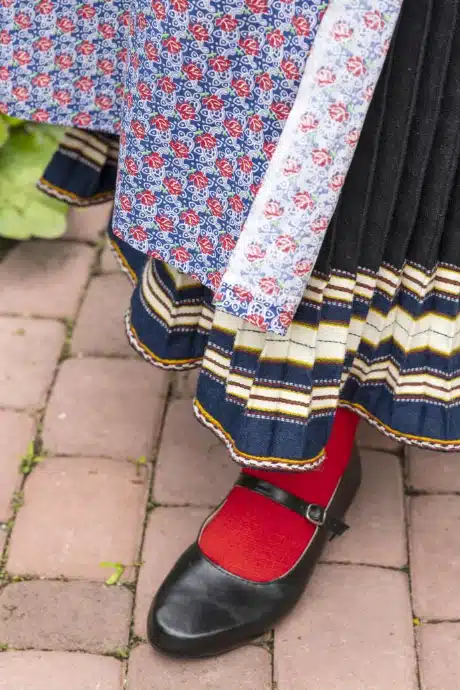 Püha naise rahvariided, 19. saj