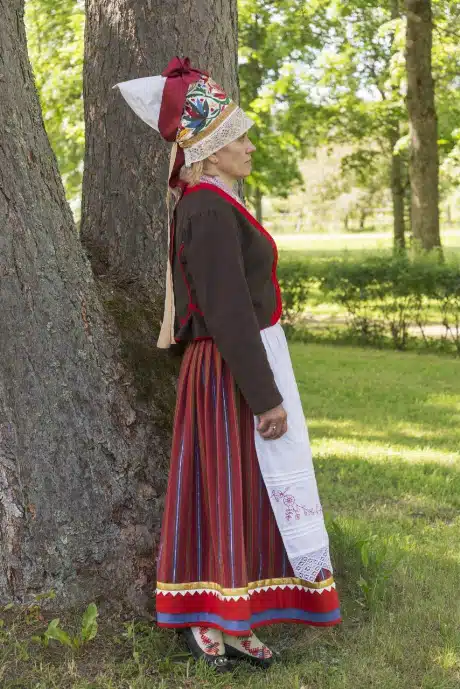 Tõstamaa naise rahvarõivad, 19. saj II pool