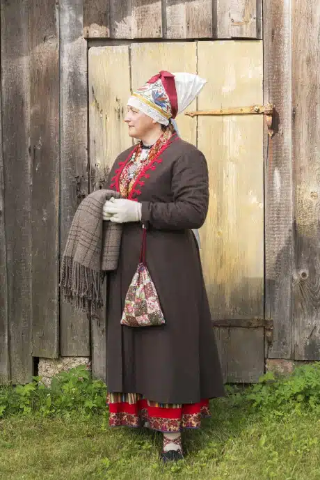 Tõstamaa naise rahvarõivad, 19. saj II pool