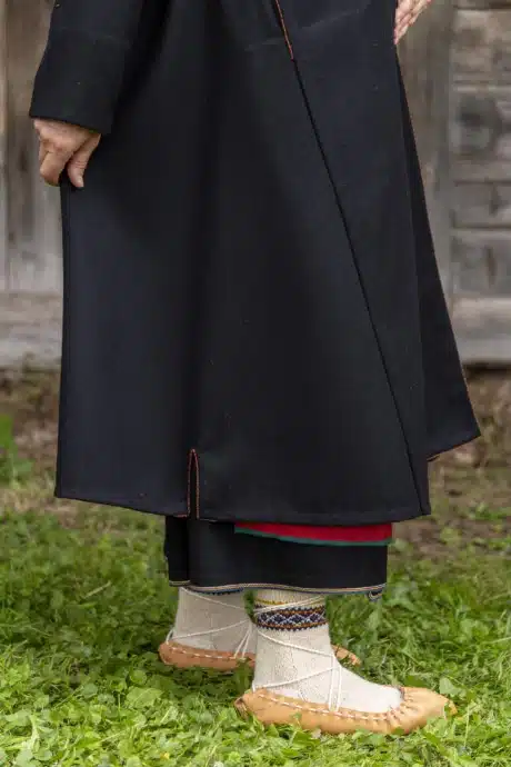 Halliste naise rahvarõivad, 18. saj