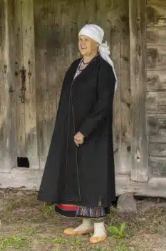 Halliste naise rahvarõivad, 18. saj