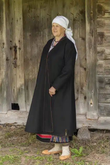 Halliste naise rahvarõivad, 18. saj