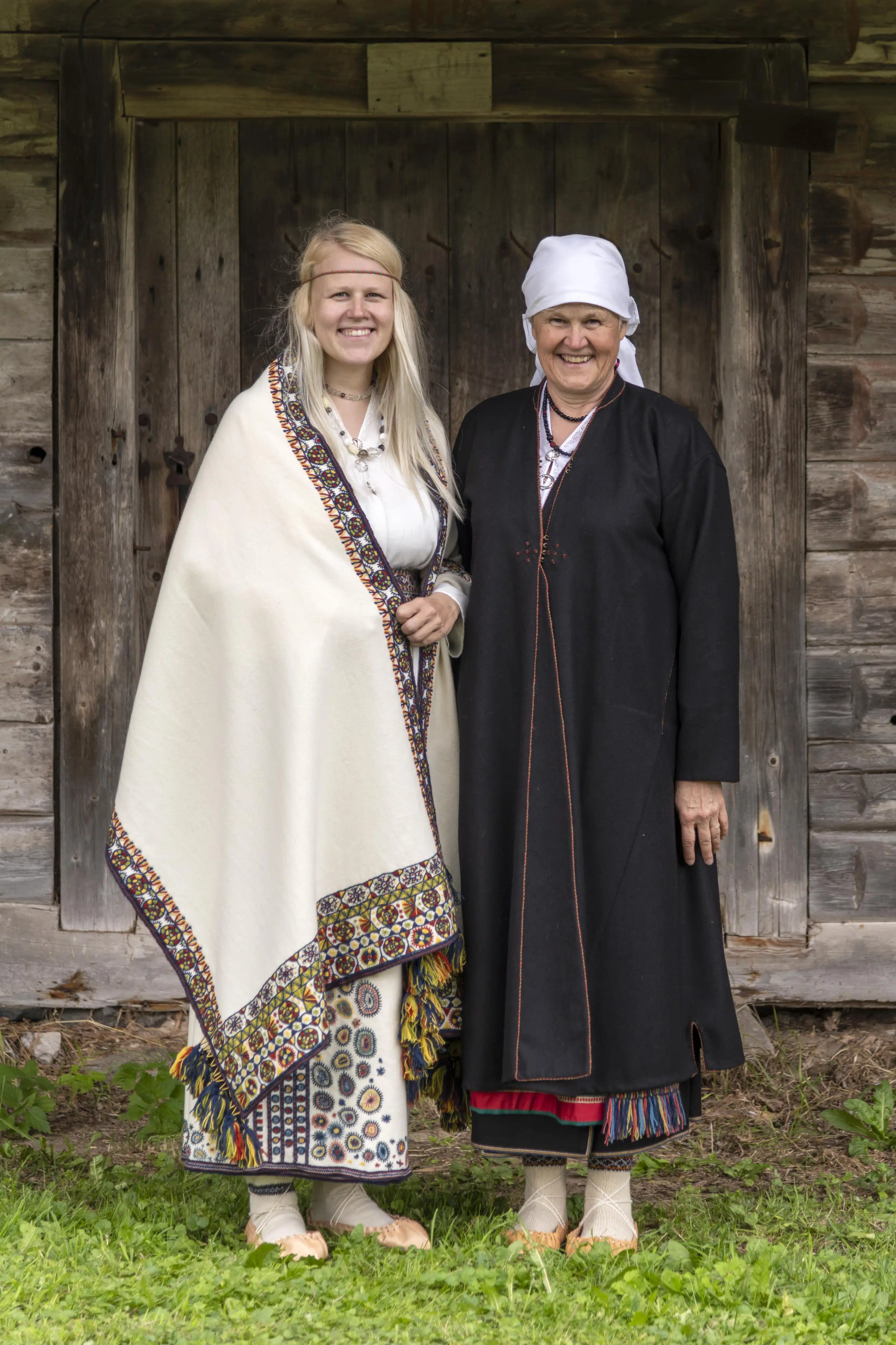 Halliste naised 18. saj rahvarõivais