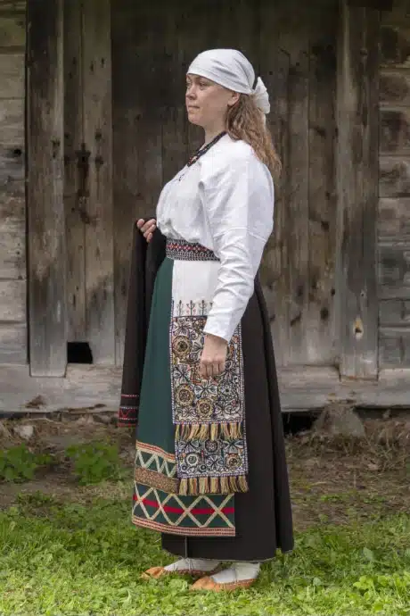 Karksi naise rahvarõivad, 19. saj I pool