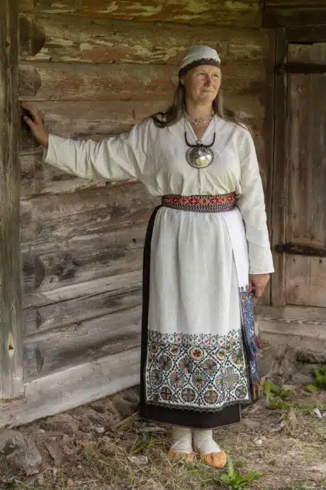 Paistu naise rahvarõivad, 18. saj