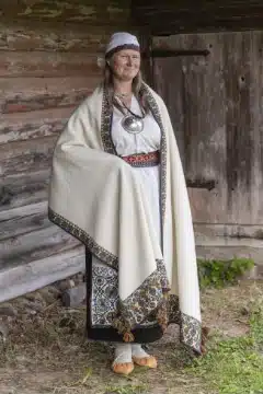 Paistu naise rahvarõivad, 18. saj