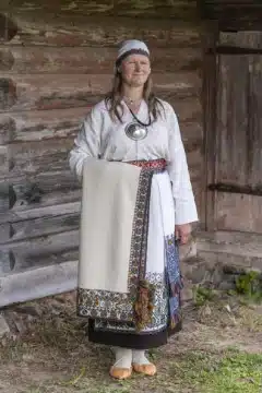 Paistu naise rahvarõivad, 18. saj