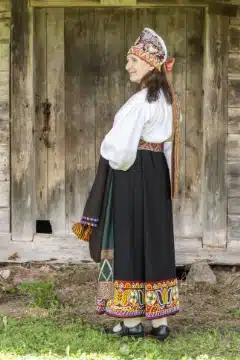 Põltsamaa naise rahvarõivad, 18. saj