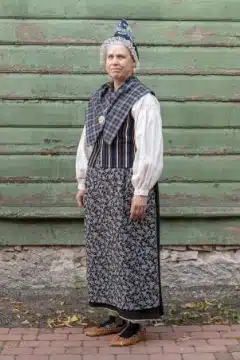 Ruhnu naise paastuaja rõivad