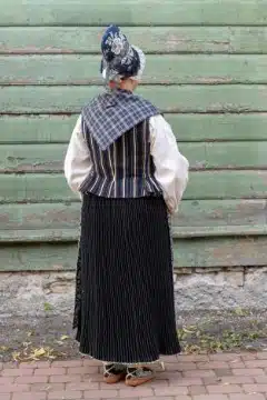 Ruhnu naise paastuaja rõivad