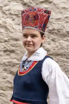 Kaarma naise rahvariided, 19. saj keskpaik