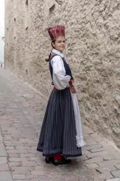 Kaarma naise rahvariided, 19. saj keskpaik