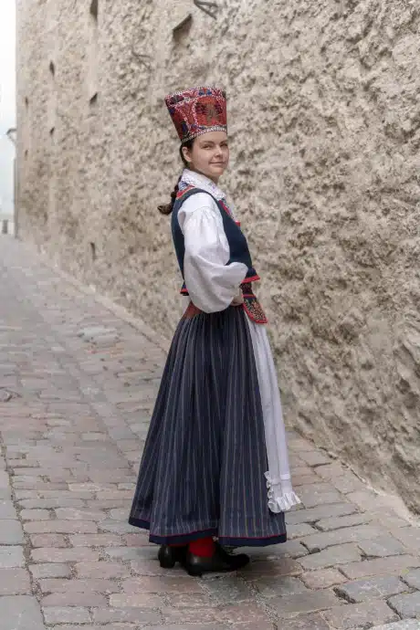 Kaarma naise rahvariided, 19. saj keskpaik