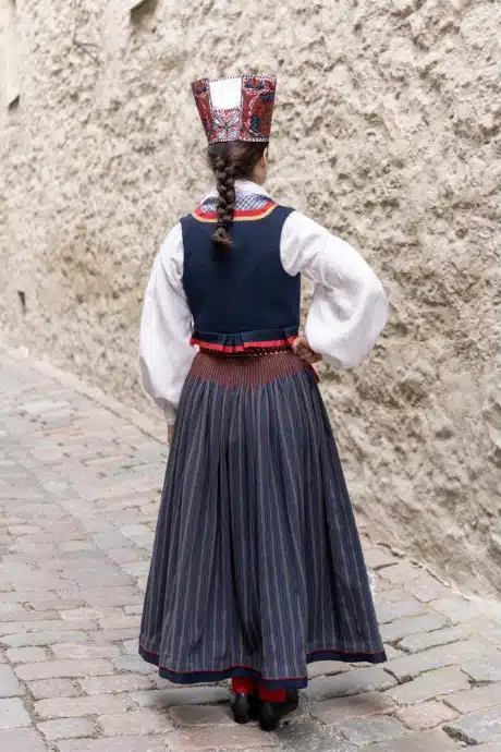 Kaarma naise rahvariided, 19. saj keskpaik