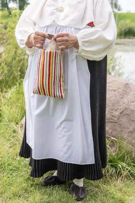 Vormsi naise rahvarõivad, 19. saj II pool