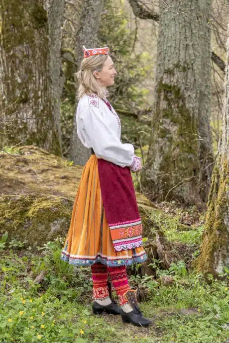 Muhu naise rahvarõivad, 19. saj lõpp