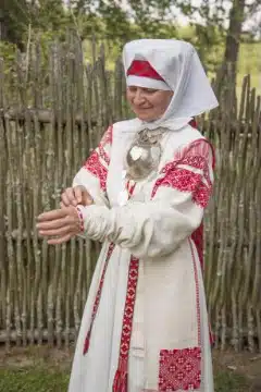 Seto abielunaine valges rüüs, 18. saj lõpp